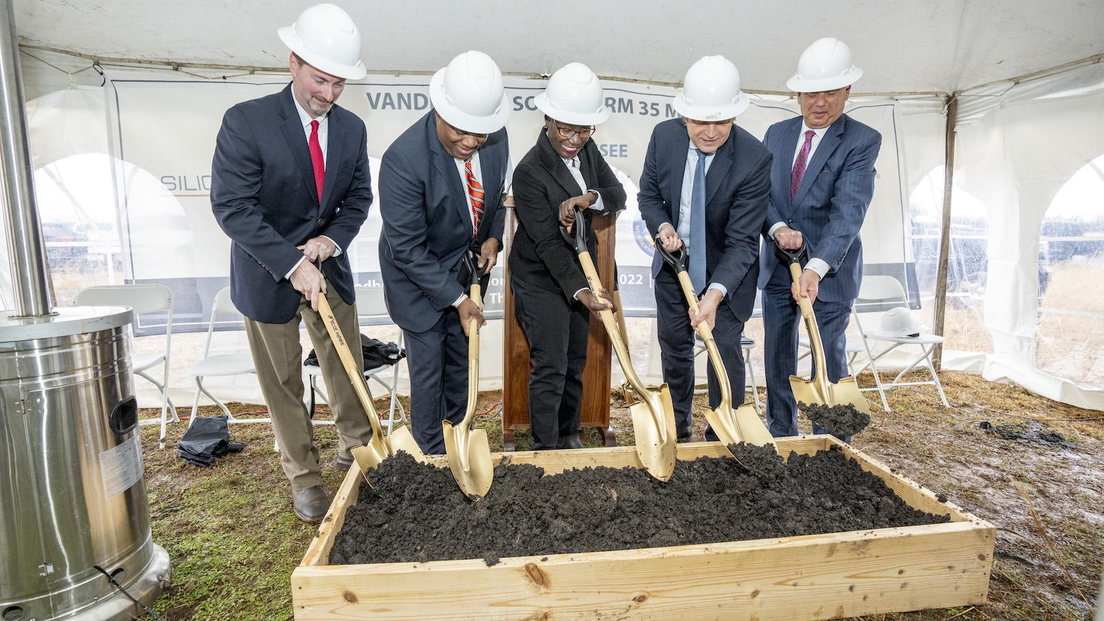 Chancellor Daniel Diermeier joins representatives from Matt Kisber - Silicon Ranch Corporation, Jeanette Mills - Tennessee Valley Authority (TVA), Decosta Jenkins - Nashville Electric Service (NES), and Scott Spence - Duck River Electric Membership Corporation (DREMC) for the ceremonial groundbreaking on a new solar farm in Bedford County, Tennessee.  The 35 megawatt Vanderbilt | Solar Farm is expected to begin producing power before the end of 2022. Vanderbilt alumni Matt Beasley welcomed participants.