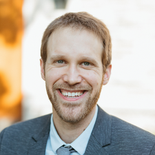 headshot photo of Aaron Stauffer