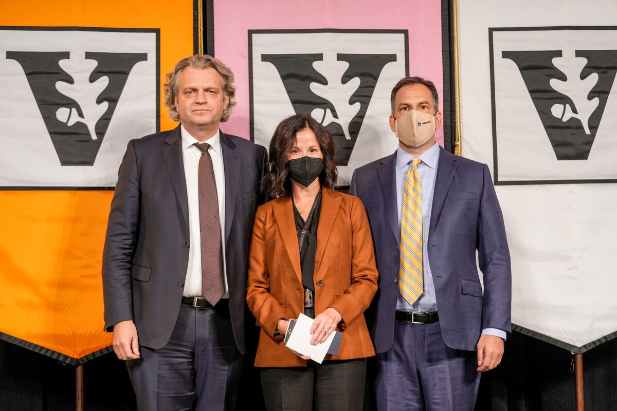 Diermeier applauds staff excellence, presents new awards at Fall Staff