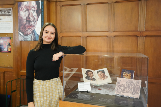 Buchanan Library Fellow Lia Okenkova is a junior cognitive studies and educational studies major from Naples, Florida. (John Russell/Vanderbilt)