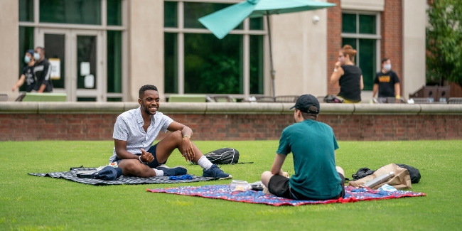 First year students make new friends as they arrive on the Martha Rivers Ingram Commons.