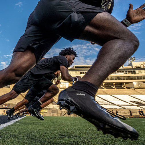 football players sprinting in practice