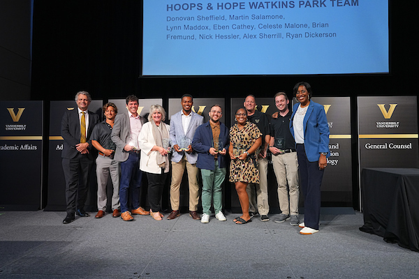 Daniel Diermeier (far left), Candice Lee (far right) and the Hoops and Hope project team (Harrison McClary/Vanderbilt)