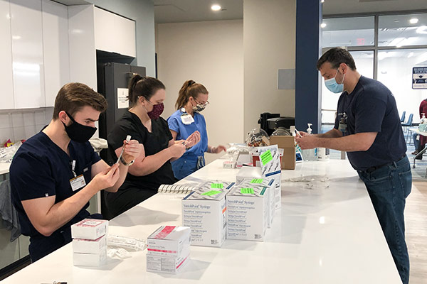 Lipscomb pharmacy students and faculty fill vaccines