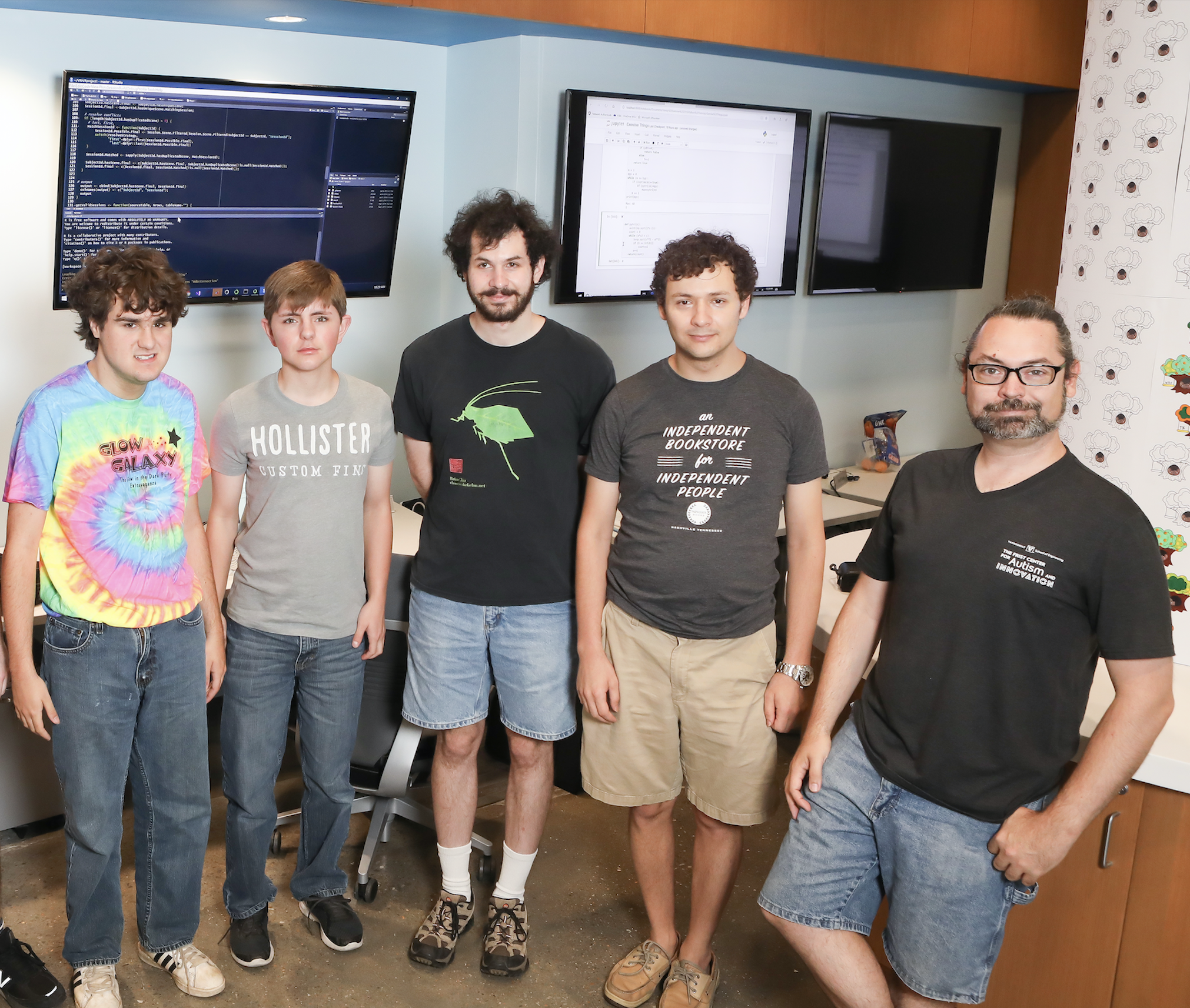 Dr. Dave Caudel with several of the summer 2019 interns and mentors. (Photo by Susan Urmy)